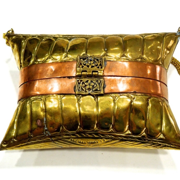 VTG 70's Rare Ornate Brass Copper Pillow Purse - Picture 3 of 4